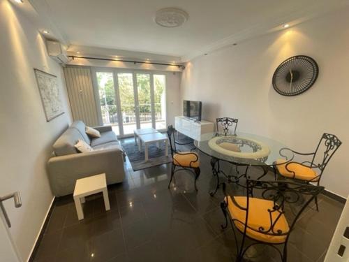 Super 3 Pieces avec grande Terrasse quartier Suquet petit parking