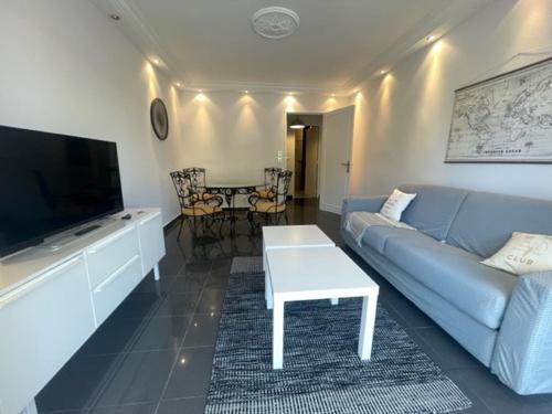 Super 3 Pieces avec grande Terrasse quartier Suquet petit parking