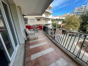 Super 3 Pieces avec grande Terrasse quartier Suquet petit parking