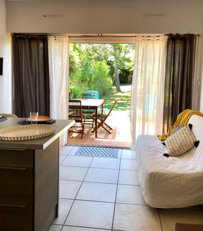 Super Appartement Cap d Agde avec Jardin et Piscine à 2 pas de la mer Residence du Golfe Appartement 6 Avenue du Passeur Challies, 34300 Le Cap d\'Agde