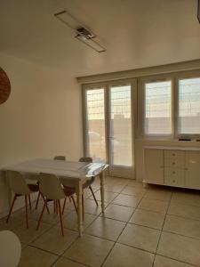 Super appartement lumineux face à la plage