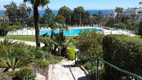 Super Cannes vue mer, grande piscine, parc et parking privé