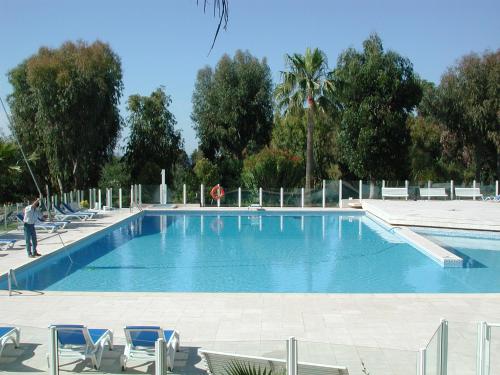Super Cannes vue mer, grande piscine, parc et parking privé