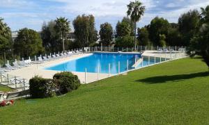 Super Cannes vue mer, grande piscine, parc et parking privé