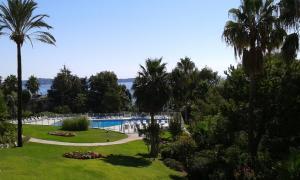 Super Cannes vue mer, grande piscine, parc et parking privé