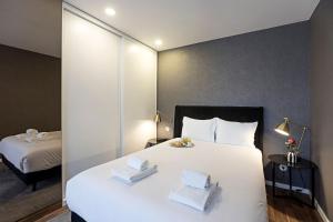Super Central Flat w/ AC by LovelyStay