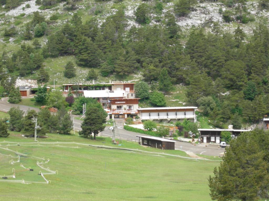 Super refuge de l'ecureuil 04400 Enchastrayes