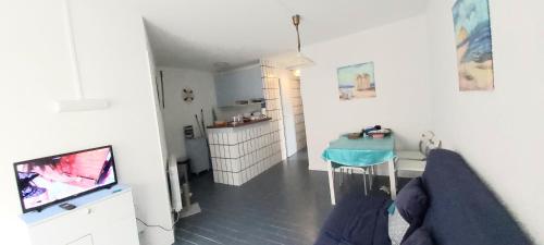 Super T2 joli balcon centre port du Cap d'Agde