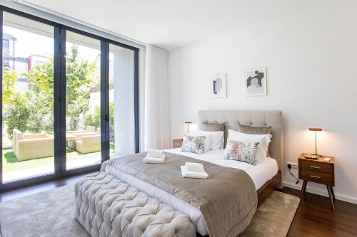 Superb 1BR Flat w/ Garden, AC & Free Parking by LovelyStay