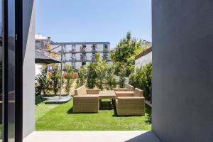 Superb 1BR Flat w/ Garden, AC & Free Parking by LovelyStay