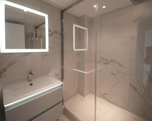 Superb 3 bedroom sea view near Palais CL