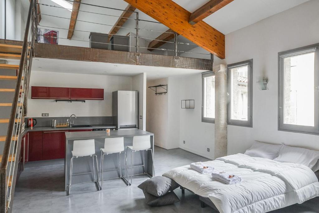 Appartement Superb and bright loft at the heart of Avignon - Welkeys 54 rue de la Bonneterie 84000 Avignon