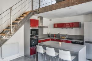 Superb and bright loft at the heart of Avignon - Welkeys