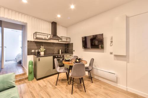 Superb and Cosy 2BR Apt In The Heart Of Paris ! 3P