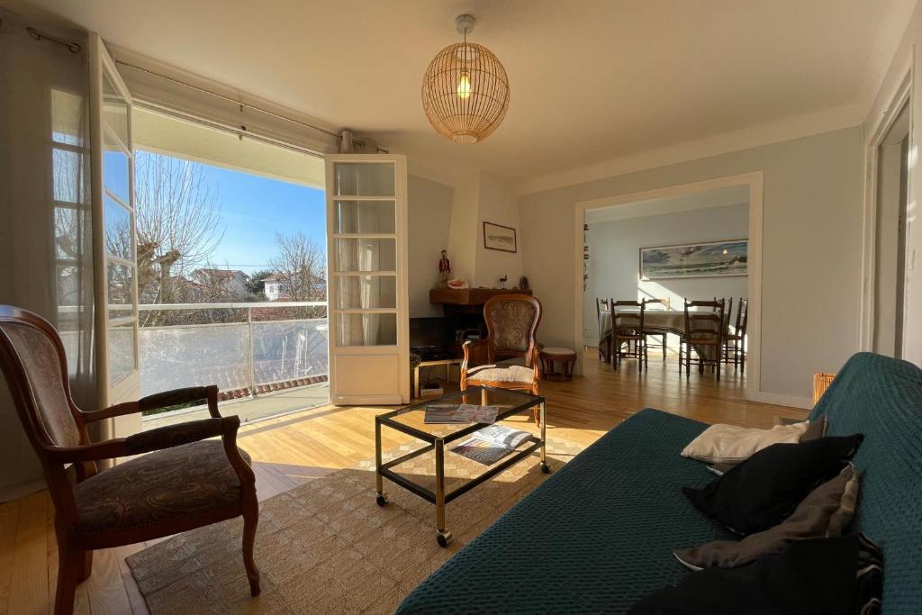 Superb apartment full of charm with terrace 2ch 5min from the lighthouse 18 Boulevard Sainte Madeleine ESC 3, 64200 Biarritz