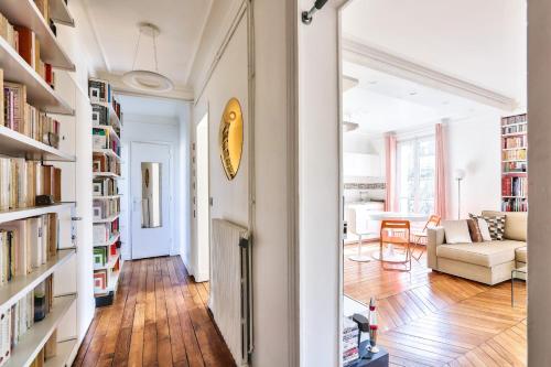 Superb apartment ideally located 10th Arr