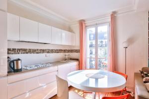 Superb apartment ideally located 10th Arr