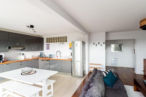 Superb Apt With Balcony And Nice View