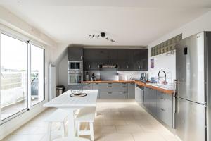 Superb Apt With Balcony And Nice View