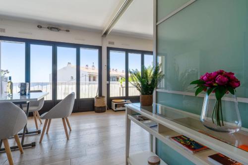 Superb bright flat with balcony and sea view in Cassis - Welkeys