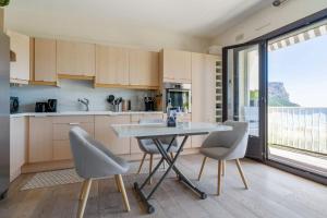Superb bright flat with balcony and sea view in Cassis - Welkeys