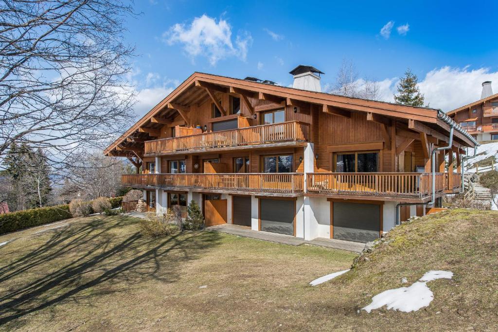 Appartement Superb duplex with terrace in a calm chalet in Megève - Welkeys 172 allée des Cimes 74120 Megève