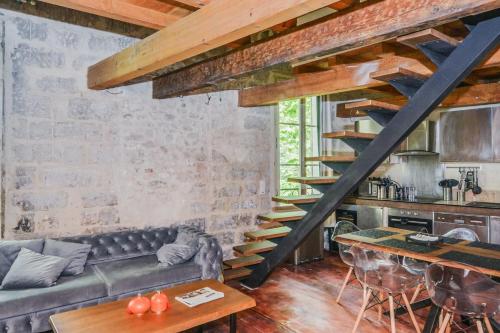 Superb flat with a loft spirit at the heart of Avignon old city - Welkeys