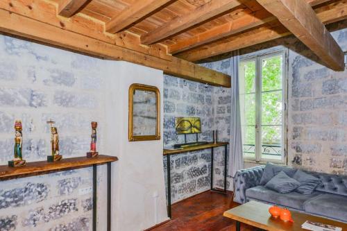 Superb flat with a loft spirit at the heart of Avignon old city - Welkeys