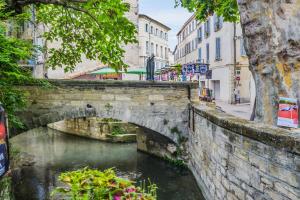 Superb flat with a loft spirit at the heart of Avignon old city - Welkeys