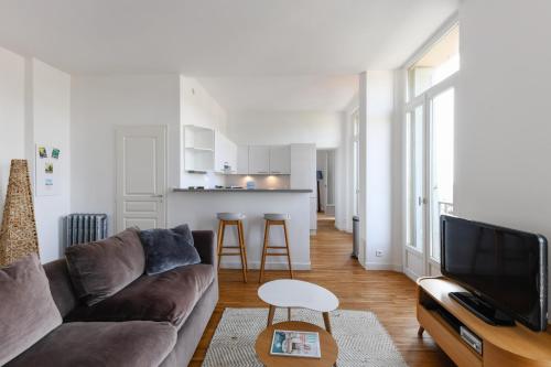 Superb flat with sea view in the former Hyères Grand Hotel - Welkeys
