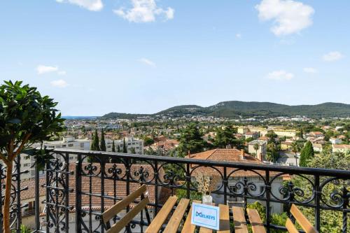 Superb flat with sea view in the former Hyères Grand Hotel - Welkeys