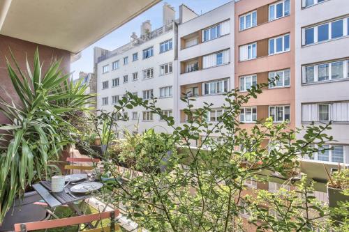 Superb flat with terrace nearby the Eiffel Tower in Paris heart - Welkeys