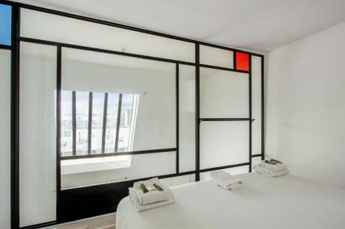 Superb loft-styled studio close to Montmartre in Paris - Welkeys