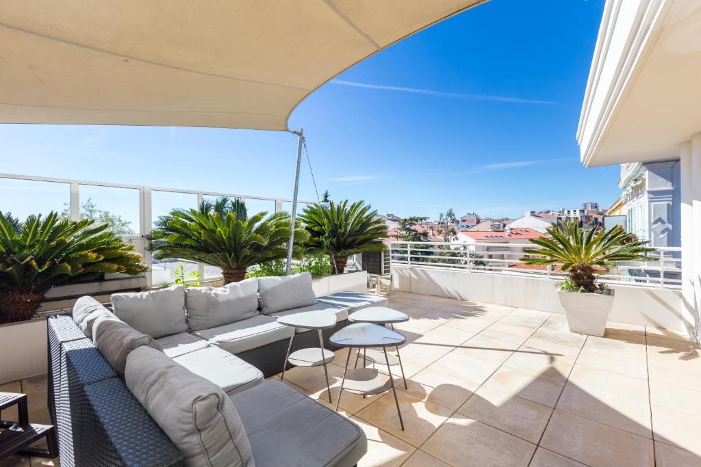 Superb penthouse in centre of Cannes Stunning views air-conditioning internet Near the Palais 532 8 Avenue St Nicolas, 06400 Cannes