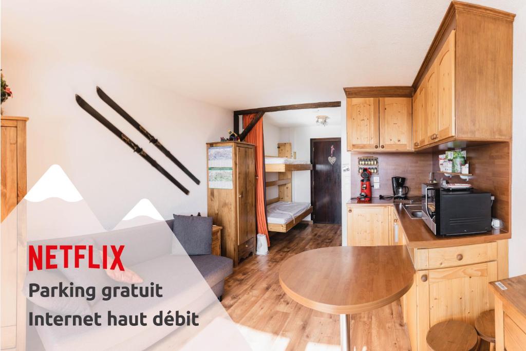 Superb renovated and quiet loft For 4-Tram CE-city center #L6