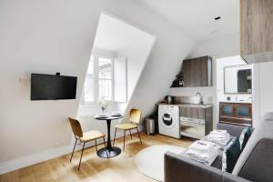 Appartement Superb Studio-2P- Arc de Triomphe Porte Maillot 51 26 Avenue de Foch 75116 Paris Île-de-France