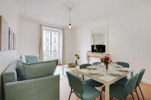 Superb typical Parisian apartment - 3BR8P - Reaumur