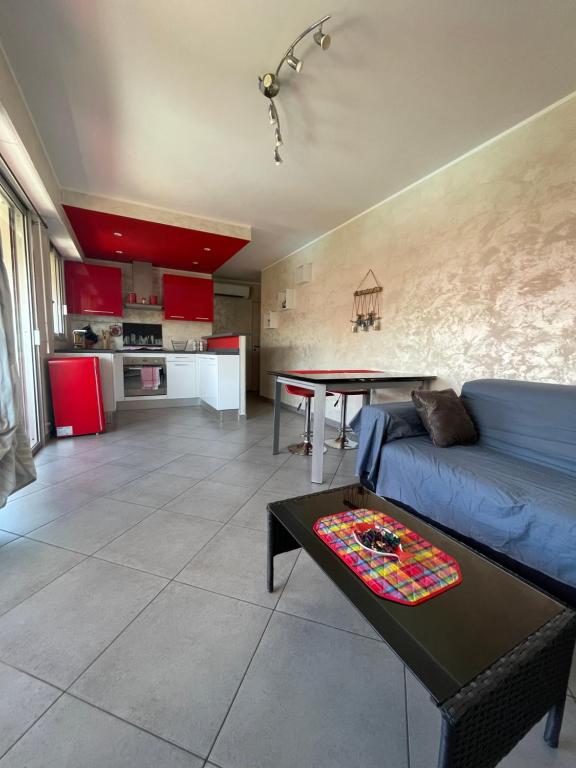 Superbe 2 Pièces Appartement à 5min de la Mer Free WIFI et PARKING 41 Avenue Aimé Martin, 06200 Nice