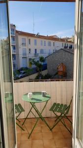 Superbe 2P atypique près port Vieil Antibes