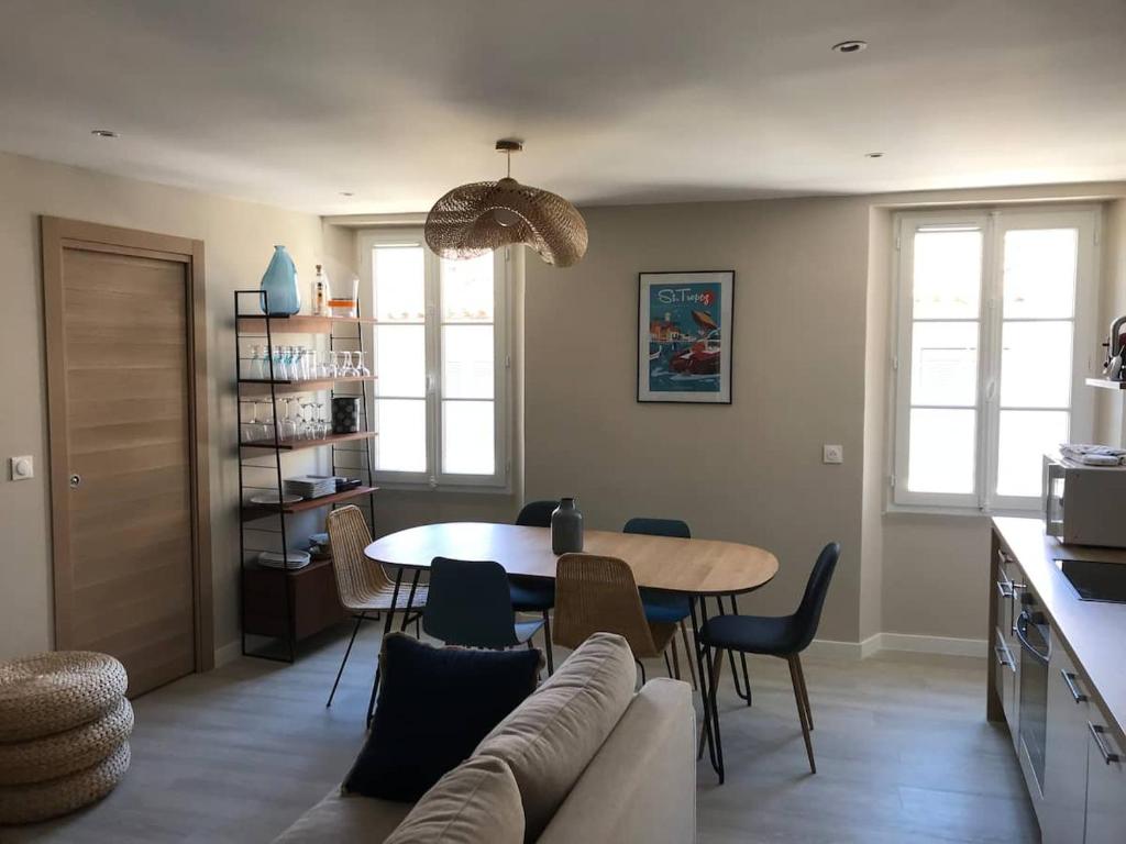 Appartement Superbe 3 pièces 4 étoiles Plein centre 70m du Port 67 Rue Général Allard 83990 Saint-Tropez