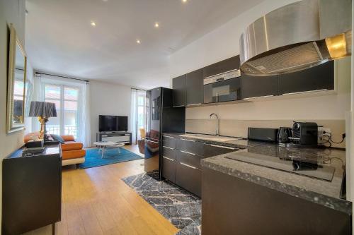 Superbe 3 pieces Moderne et tres Central A2B233