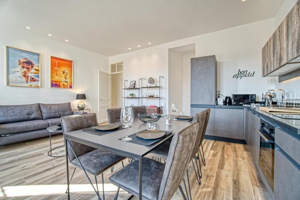 Appartement Superbe 3 pièces refait à neuf classé 4 étoiles avec ascenseur et balcon à pied de la plage et du palais des festivals 13 Rue Hoche 06400 Cannes