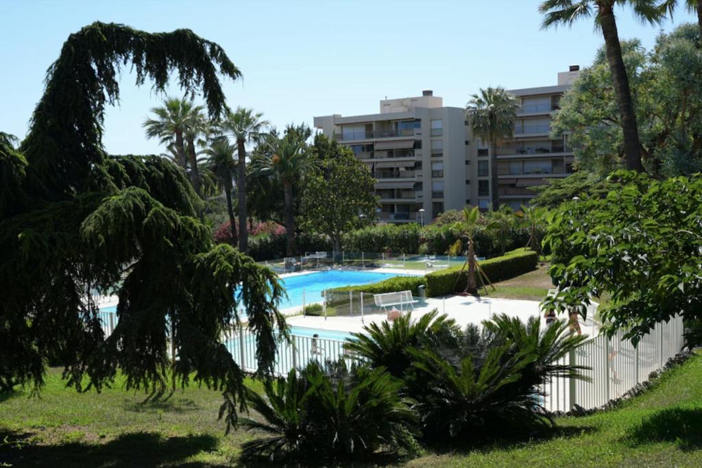 superbe 3P  pour 6 avec piscine et tennis 33 Chem. de la Colle, 06160 Antibes