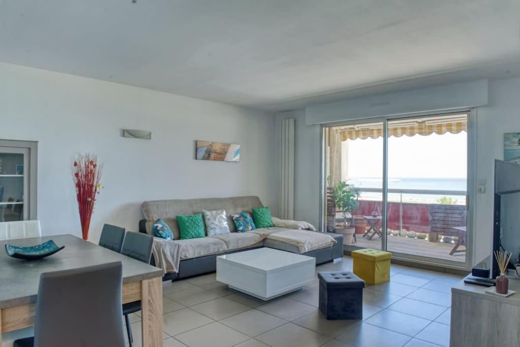 Appartement Superbe appart/ 2ch / 4 pers / Terrasse / vue mer 1 Avenue de la Pointe Rouge 13008 Marseille