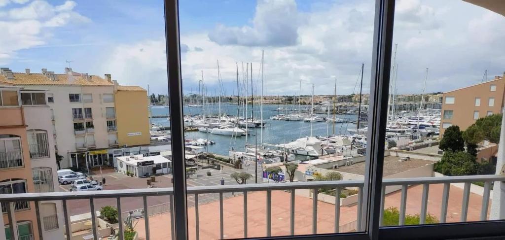 superbe appart 4 pers Vue centre port du Cap d'Agde neuf climatisé 7 Avenue des Sergents, 34300 Le Cap d\'Agde