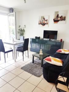 Appartement SUPERBE APPART AVEC JARDIN ET PISCINE 10 Avenue Pringle 64250 Cambo-les-Bains Aquitaine