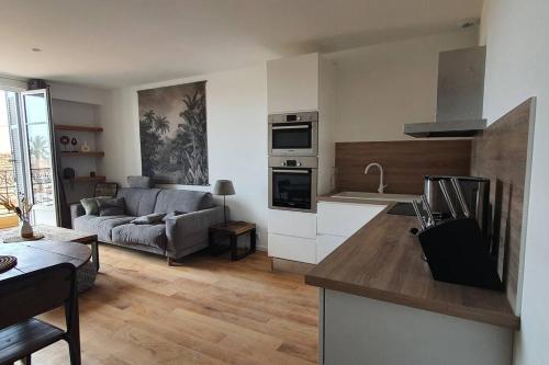 SUPERBE APPARTEMENT 2 PIECES BALCON VUE MER
