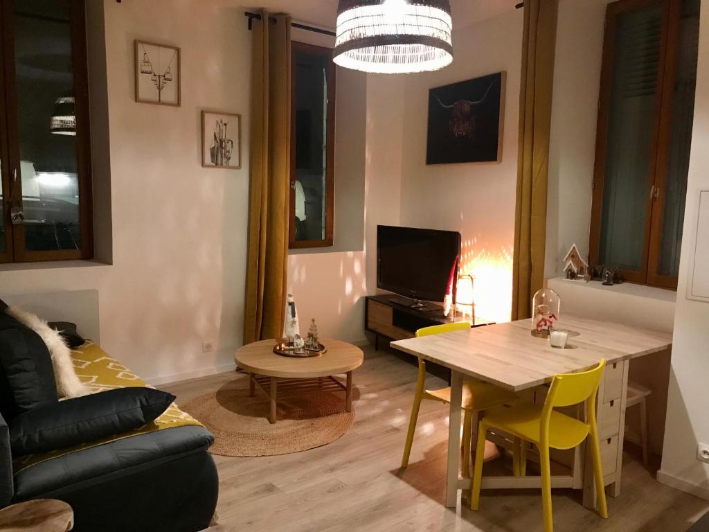 Appartement Superbe appartement 2min des thermes, 20min pistes 24 rue des Pyrénées 65200 Bagnères de Bigorre 65200 Trébons