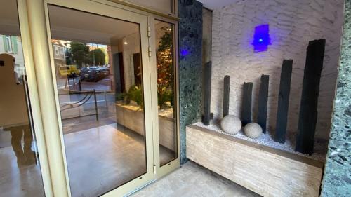 Superbe appartement 3 pièces centre de cannes pied