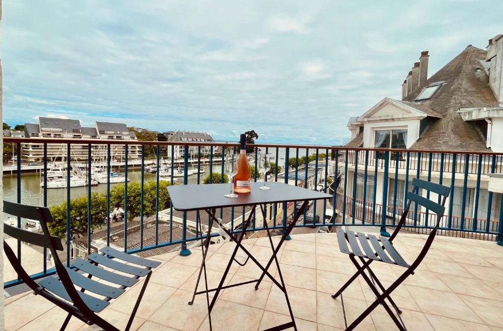 Superbe appartement 4 personnes Le Pouliguen avec vue magnifique sur le port et la mer 2 Rue Pasteur, 44510 Le Pouliguen